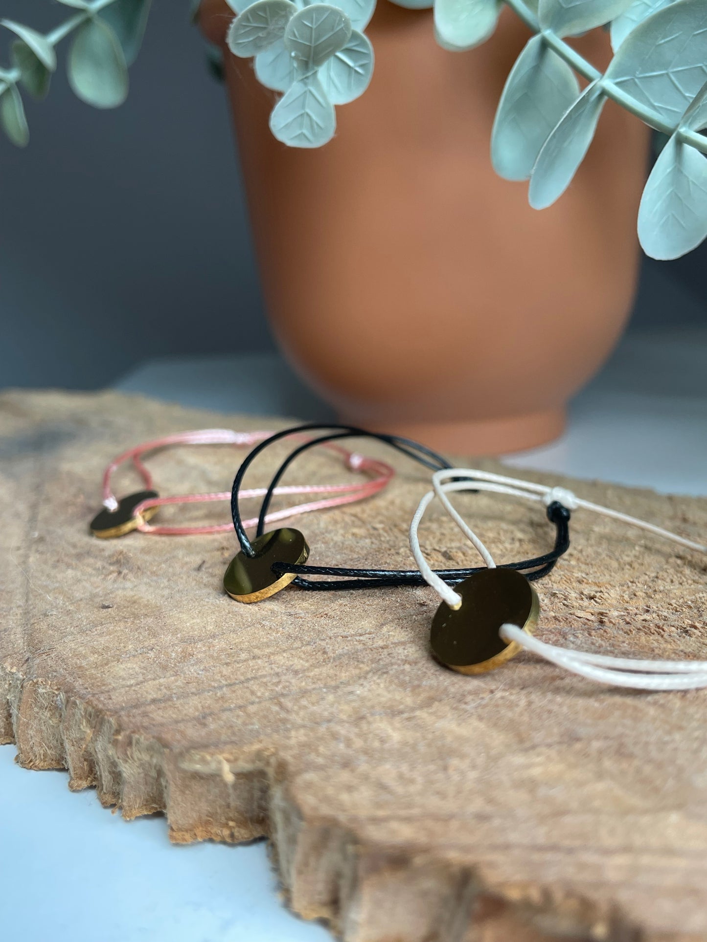 Bracelet avec cordon colorĂ© đ